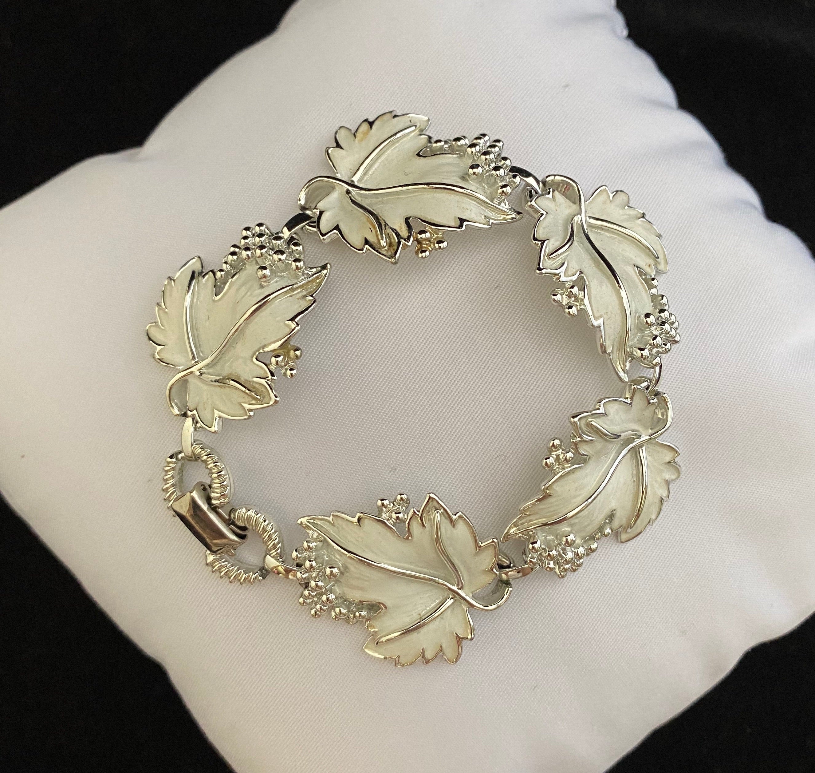 Vintage Sarah Coventry WINDSONG Antiqued Silvertone Leaf Demi Parure  Bracelet and Clip-On Earrings Set
